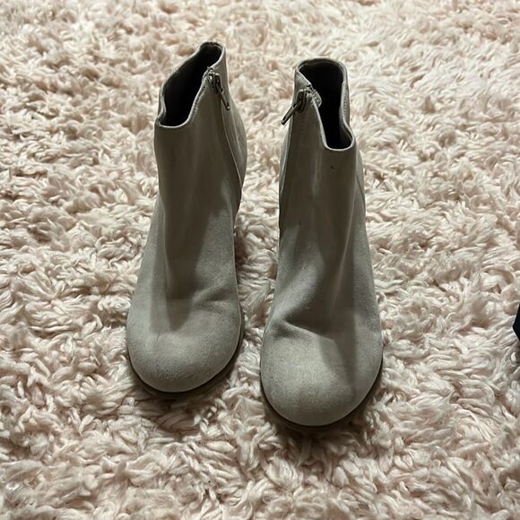 Old Navy Cream Ankle Boots. Size 9 - Picture 1 of 6